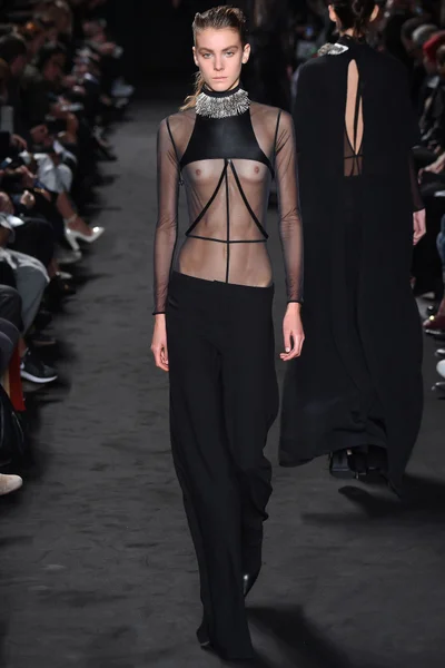 Look 29